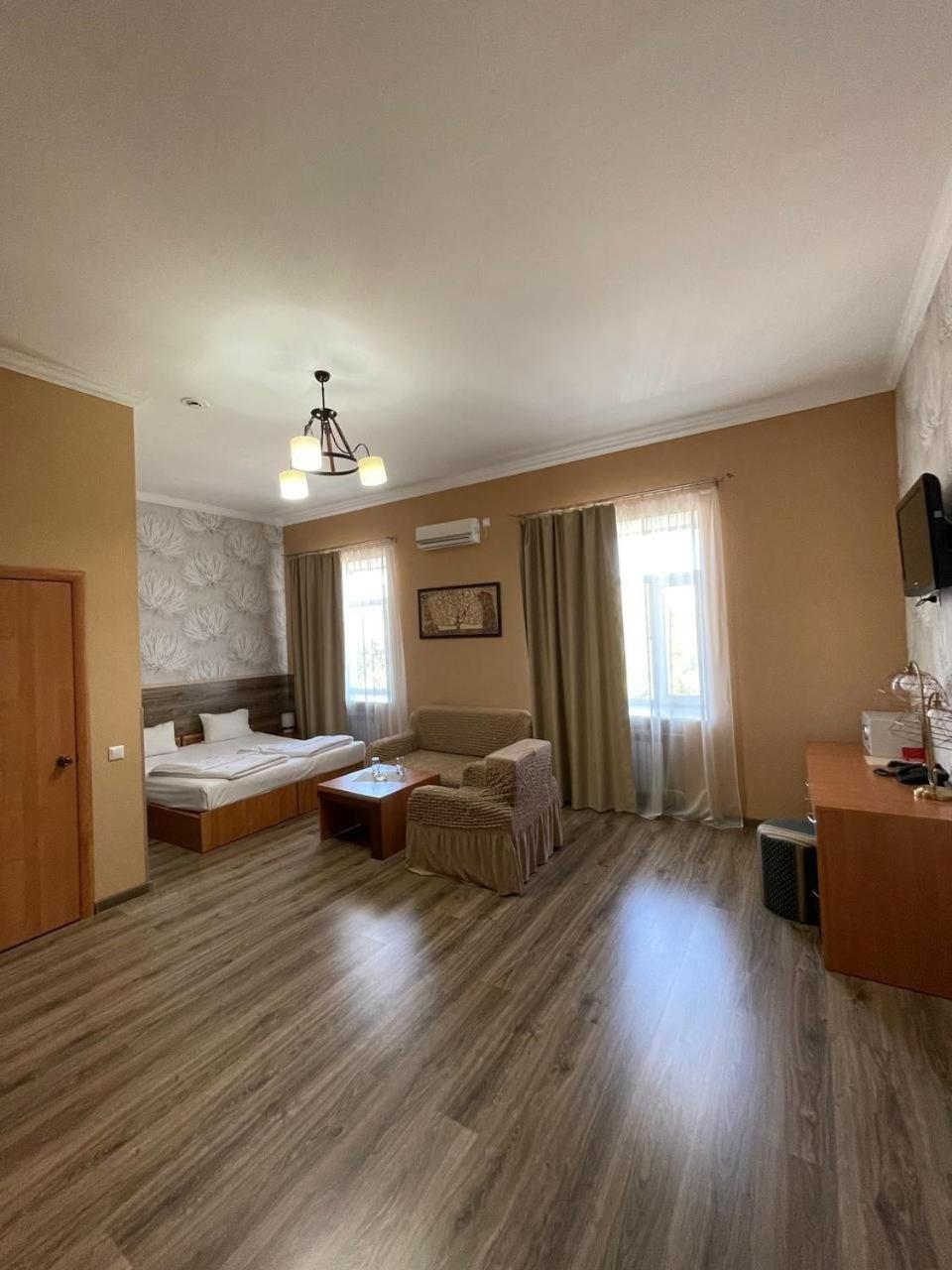 Shanyrak Hotel Темиртау Экстерьер фото